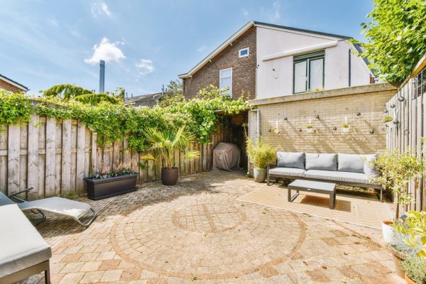 Courtyard Wall Repair in Arlington